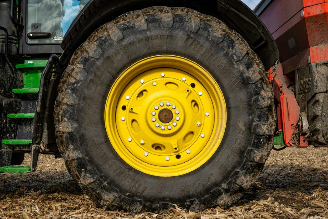 Outil hydraulique pour tracteur : ce qu'il faut vérifier avant d'acheter